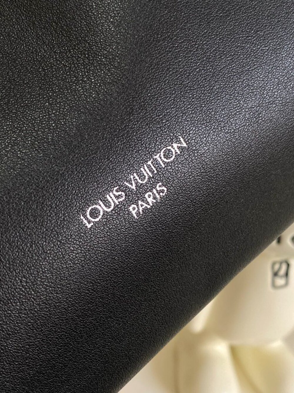 Louis Vuitton Shoulder Bag Carryall Cargo Vibe PM Lambskin M24861 - Picture 7 of 9